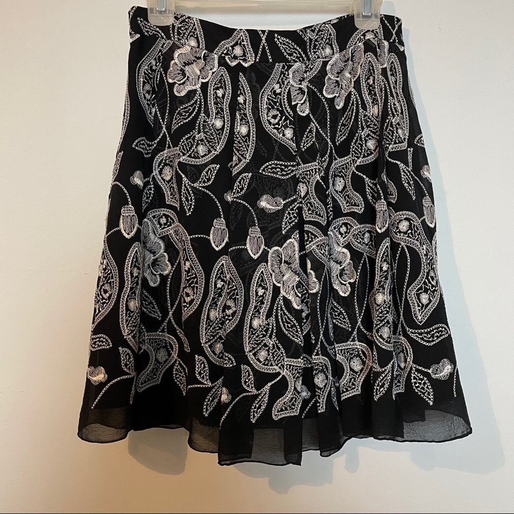 Club Monaco Black and White 100% Silk Skirt size 6